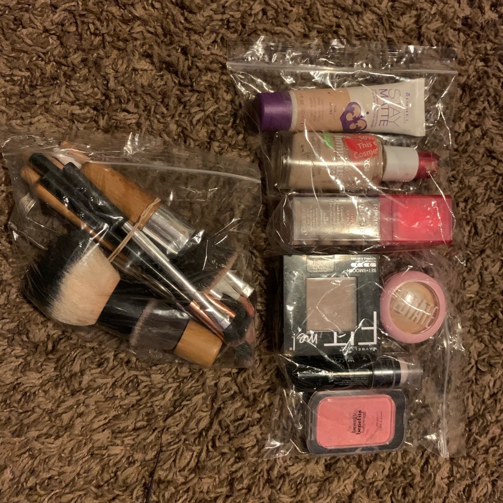 Makeup bundle!! - Picture 3 of 3